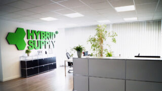 Рецепцията на офиса на HybridSupply в Германия, Любек, Щелмахерщрасе 9, DE-23556